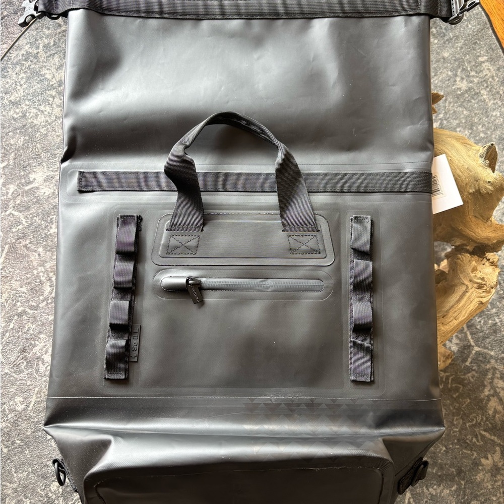 Jason Momoa On The Roam Black Men's Dirt Bag - Picture 6 of 15